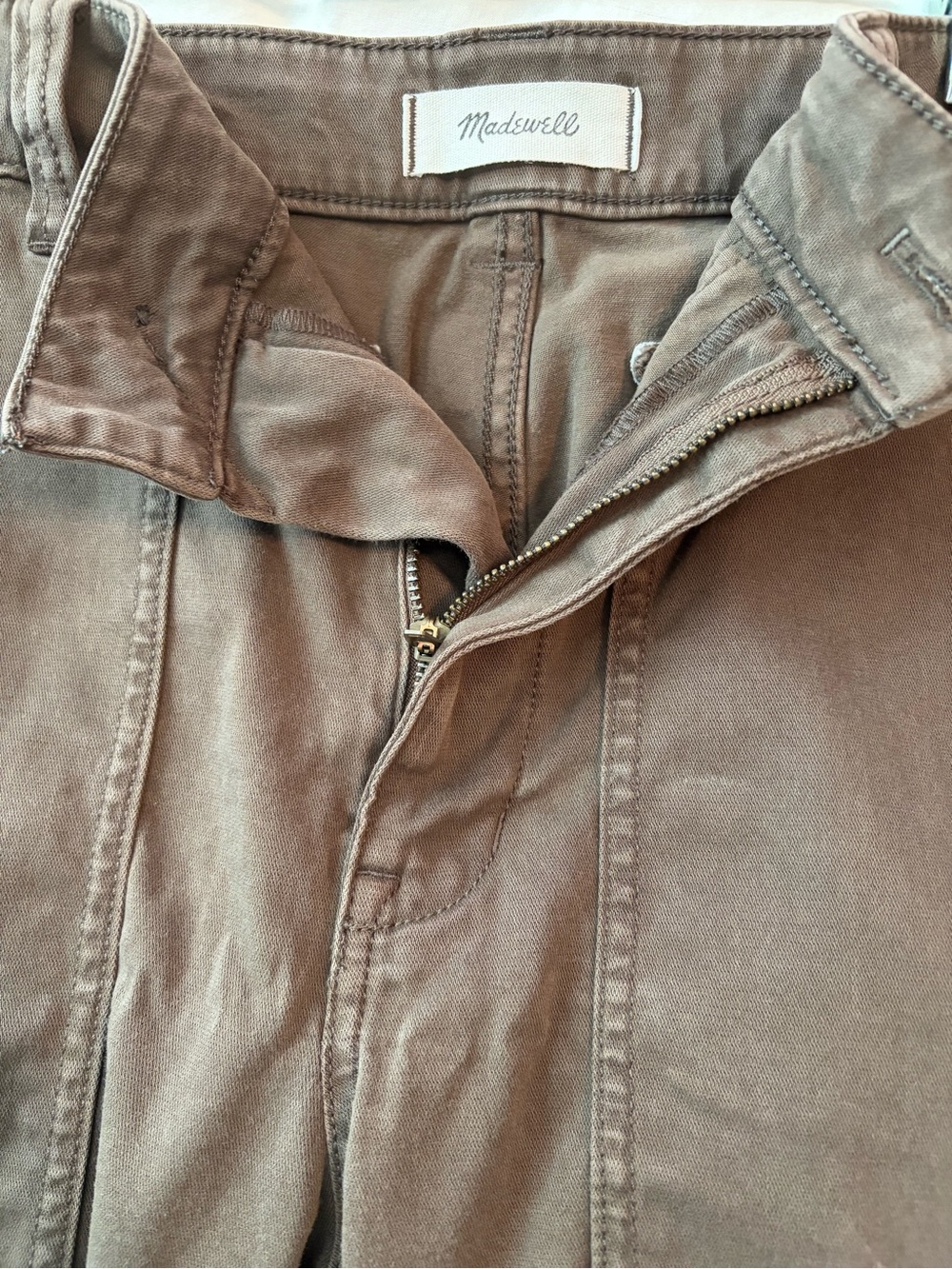 Madewell women’s Taupe darted barrel leg pant